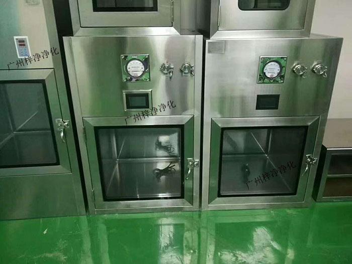 層流傳遞窗適用于需要隔離不同潔凈度級(jí)別的房間，如潔凈室與普通房間之間的連接、不同潔凈度級(jí)別潔凈室之間的連接等。