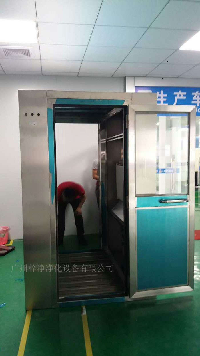 安裝風淋室的地面應平整，如有必要，應進行找平和加固處理。