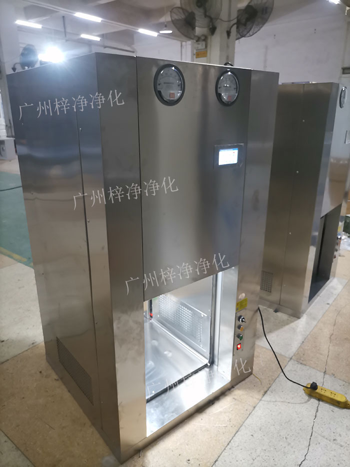 當(dāng)傳遞窗與機器人連接時，機器人可以自動從傳遞窗中取出或放入物料，實現(xiàn)物料的自動傳遞。