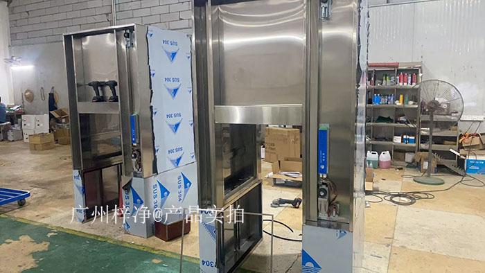 全自動感應輸送帶傳遞窗的電氣問題處理需要從選型、安裝、運行、維護、故障處理及安全注意事項等多方面進行全面考慮。