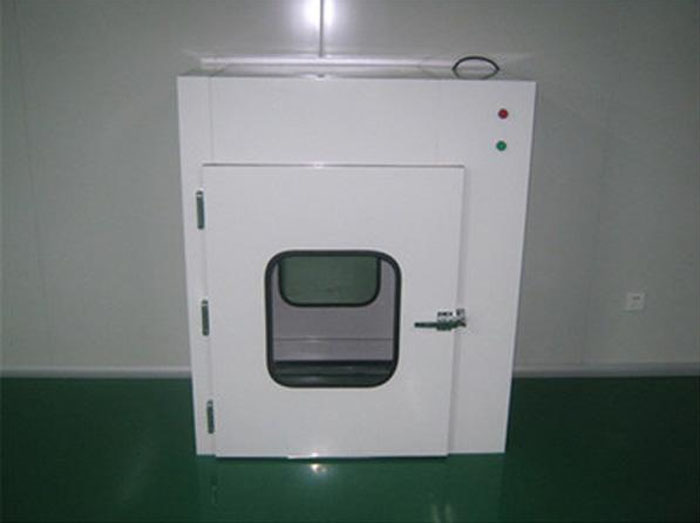 落地式傳遞窗在物料進(jìn)出潔凈區(qū)，必須嚴(yán)格與人流通道分開，由生產(chǎn)車間物料專用通道進(jìn)出。