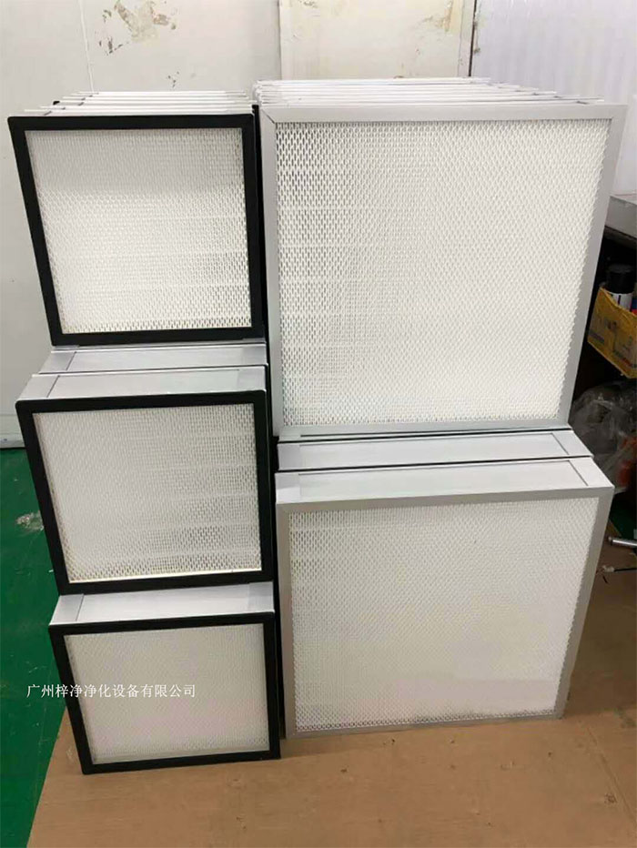 ULPA高效過濾器適用于對潔凈度要求極高的領域，如生物制藥、半導體潔凈室等。