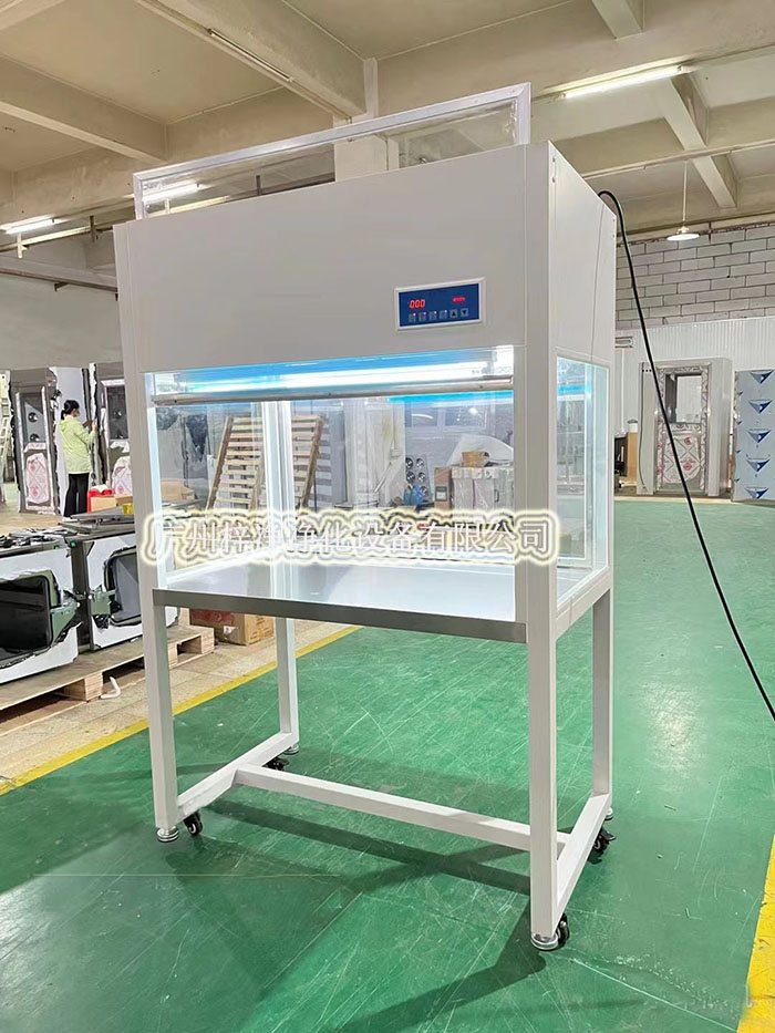 潔凈工作臺是廣泛應用于科研、制藥、生物工程等領域的潔凈設備