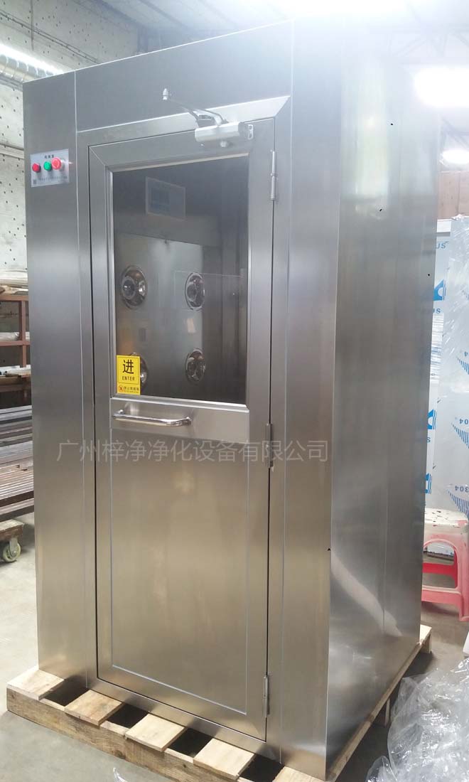 風(fēng)淋室的安裝位置和角度不準(zhǔn)確，會(huì)影響風(fēng)淋效果和設(shè)備的使用壽命。