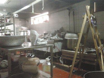 漢麗軒烤肉超市昌平店的后廚環境。
